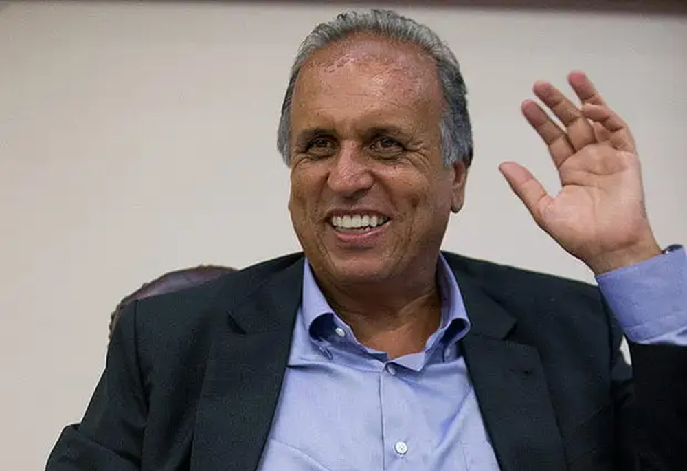 Pezão festeja vitória em Piraí: 'Estou muito feliz, com a justiça e com a manifestação do povo'