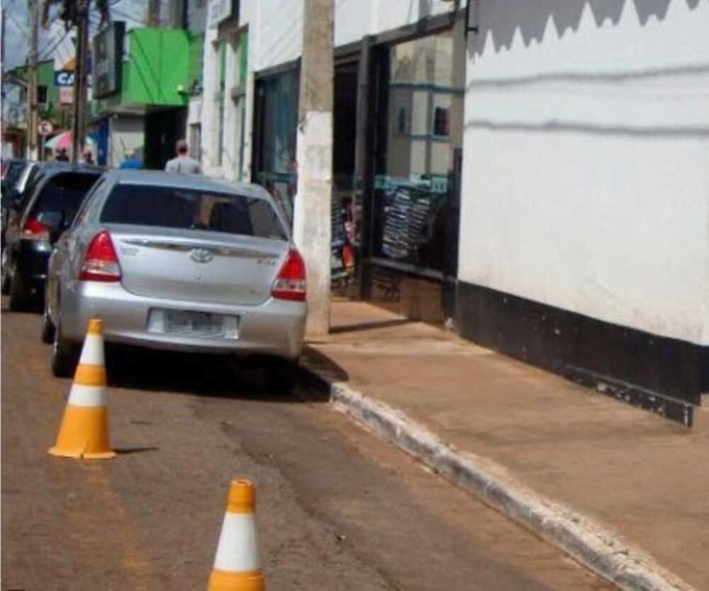 Cone, cadeira ou placa: Quem manda na rua?