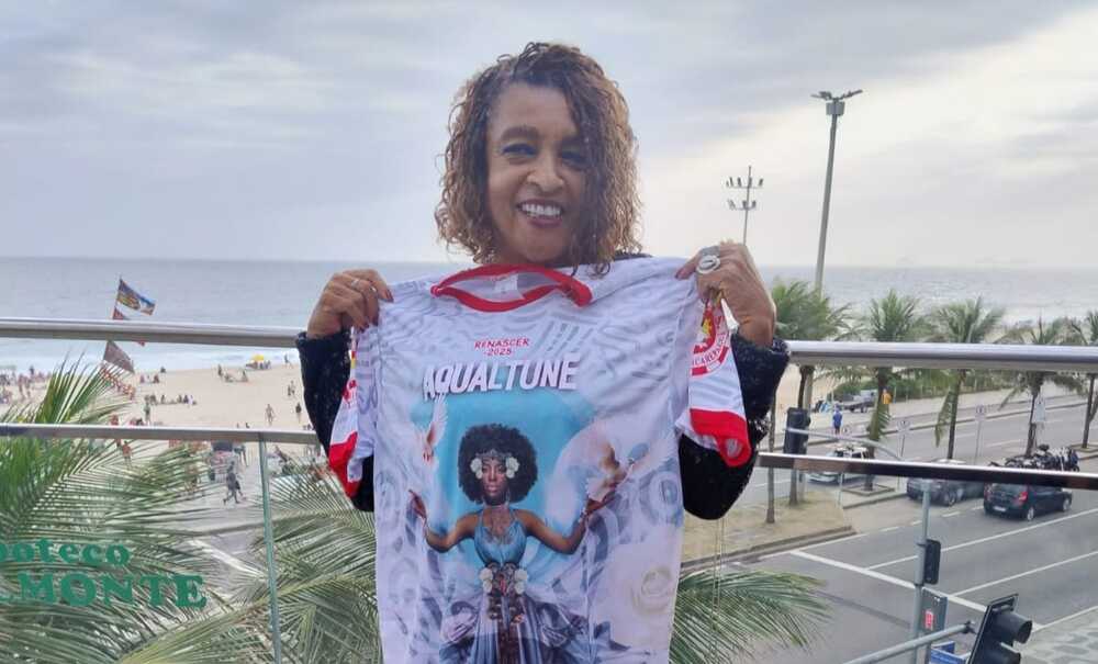 ELISA LUCINDA SERÁ PERSONAGEM PRINCIPAL NO DESFILE DA RENASCER DE JACAREPAGUÁ NO CARNAVAL 2025 