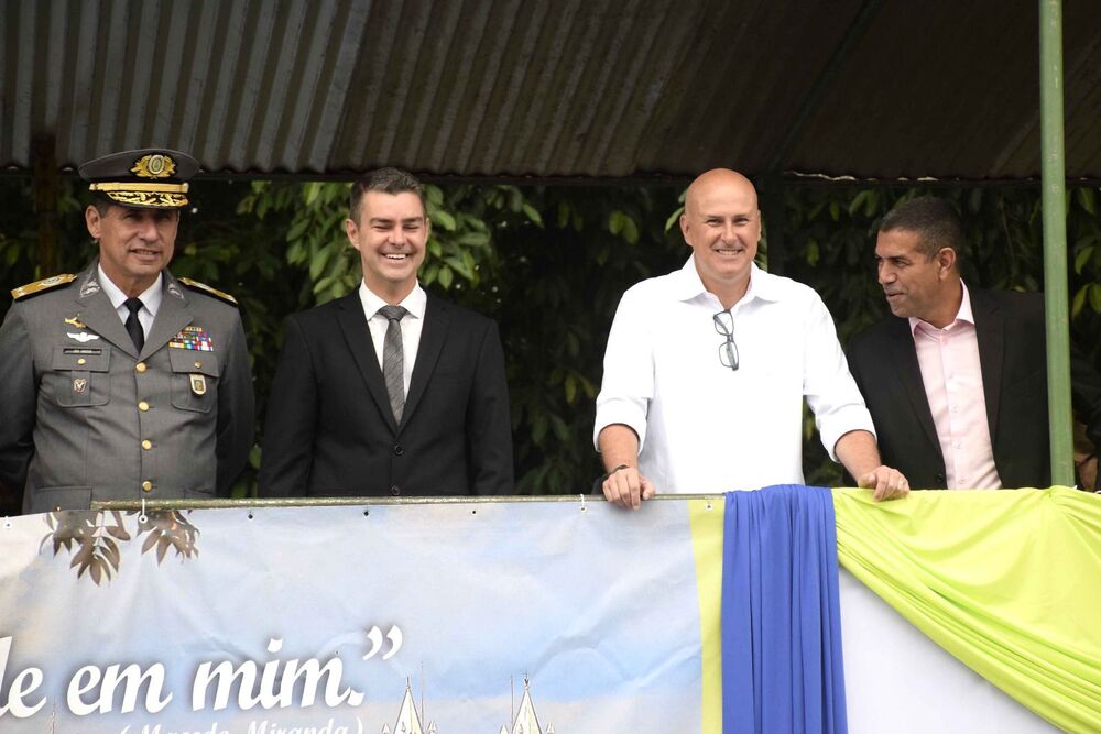 Prefeito eleito de Resende, Tande Vieira participa do desfile comemorativo aos 223 anos de Resende