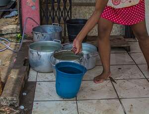 Mais de 100 regiões da Baixada sem água: crise no abastecimento de água 