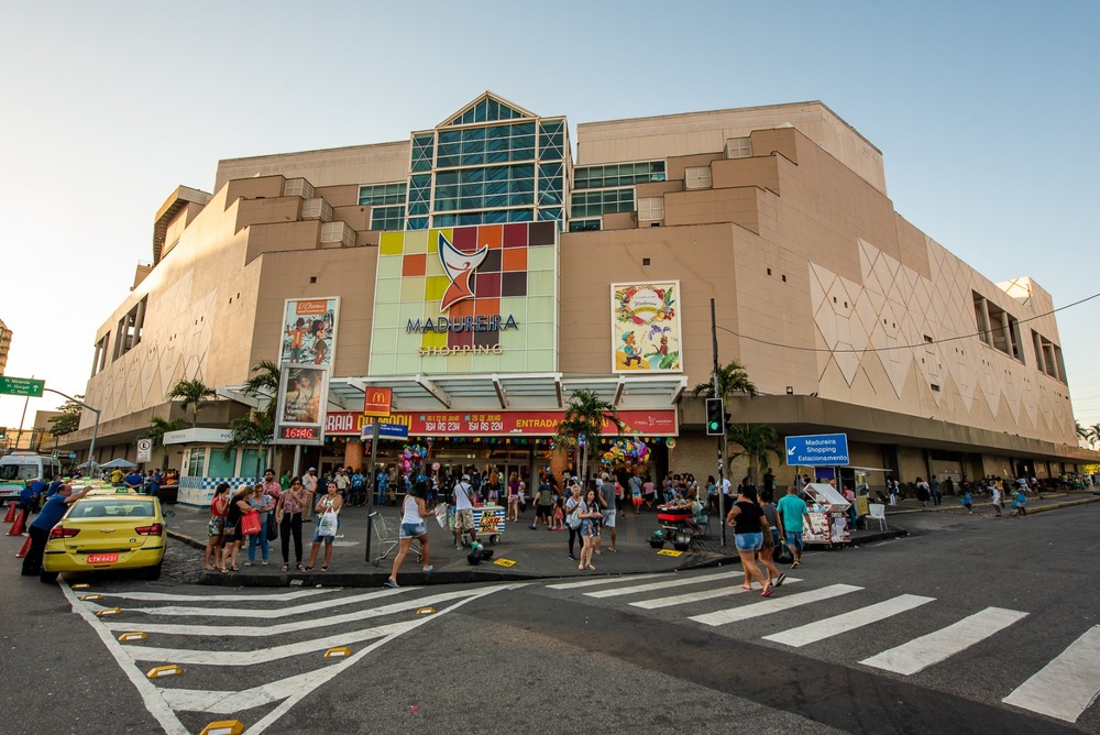 Madureira Shopping promove ação com ONG Cabelegria em apoio ao Outubro Rosa