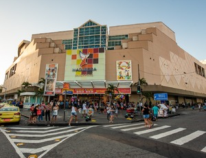 Madureira Shopping promove ação com ONG Cabelegria em apoio ao Outubro Rosa