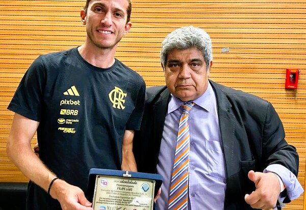  Homenagem a Filipe Luís no Maracanã