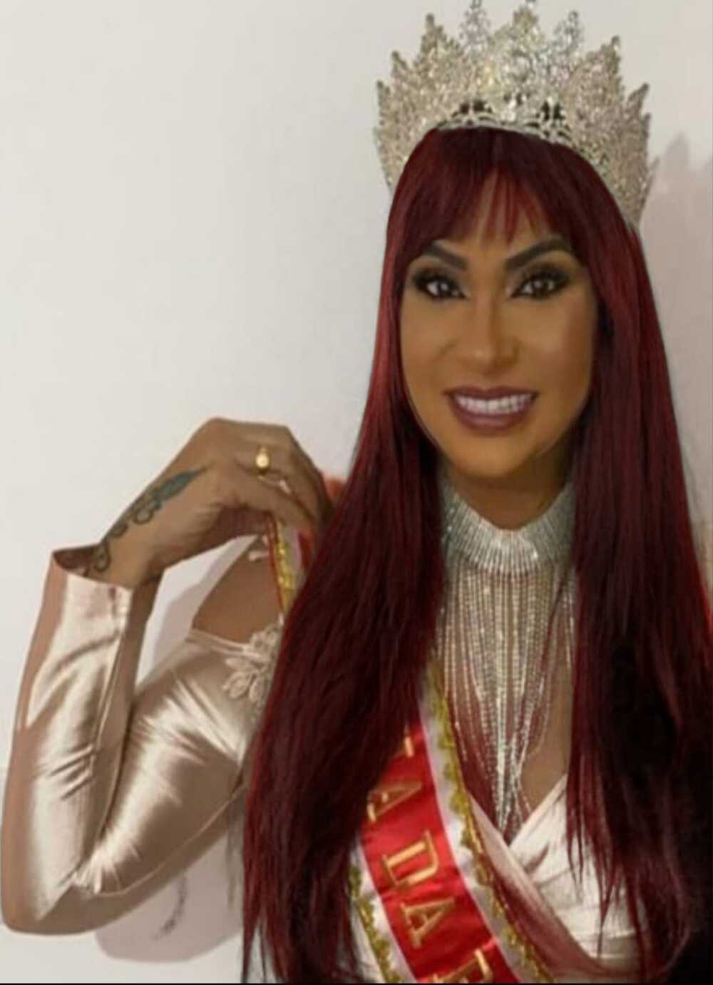 Ana Farias será coroada Rainha de Bateria pela Renascer de Vaz Lobo.