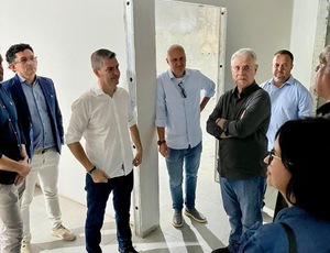 Tande Vieira visita obras do Hospital de Olhos em Resende