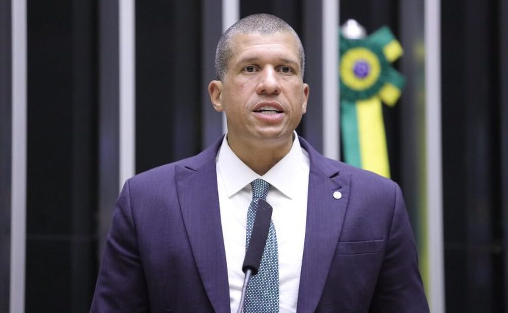 Deputado Douglas Viegas aprova projeto que inclui seis comitês privados no Sistema Nacional do Esporte