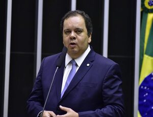 Elmar Nascimento confirma candidatura e defende renovação da Câmara