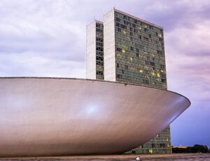 Câmara do Deputados aprova novas regras para uso de emendas parlamentares e texto agora segue para o Senado