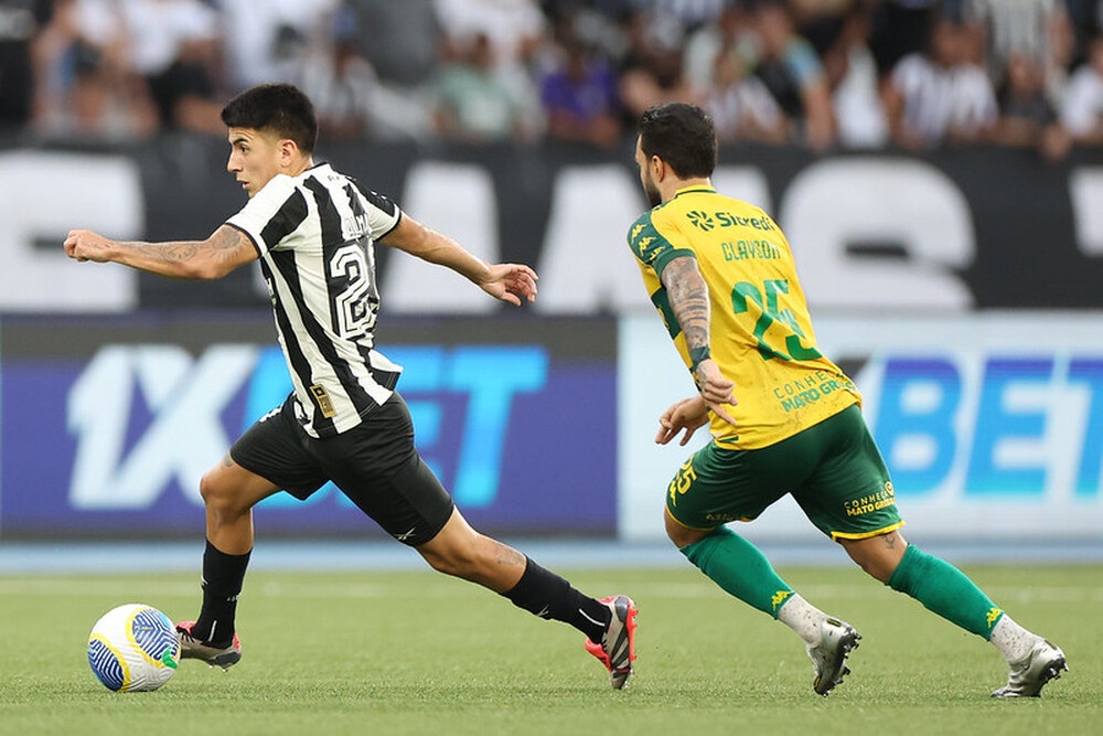 Botafogo tropeça contra o Cuiabá, fica no empate e vê vantagem na liderança diminuir