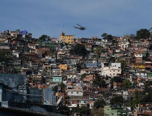 Policial Militar é baleado em ataque a tiros no Complexo do Lins