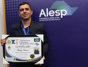 Escritor e poeta Thiago Winner faz aniversário No dia 9 e recebe prêmio na Alesp.