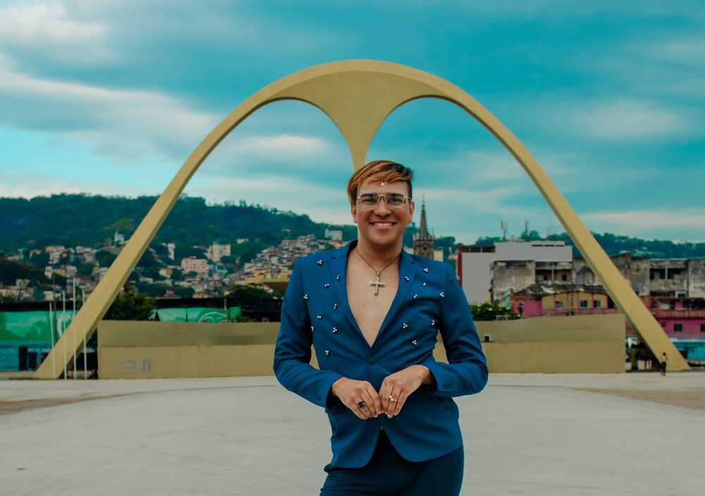 Apresentador versátil conquista o carnaval com seu programa 