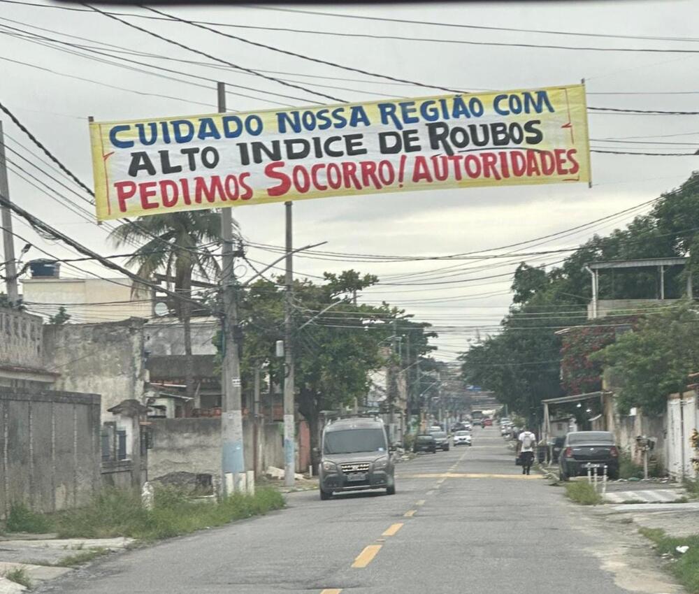 Vergonha: Bairro Santo Elias clama por socorro: Faixa em rua principal alerta para alta de roubos