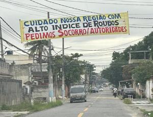 Vergonha: Bairro Santo Elias clama por socorro: Faixa em rua principal alerta para alta de roubos