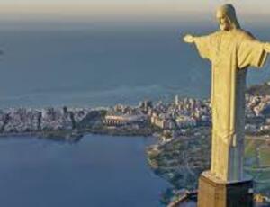 Cristo Redentor recebe iluminação especial, nesta segunda (25), no combate ao feminicídio