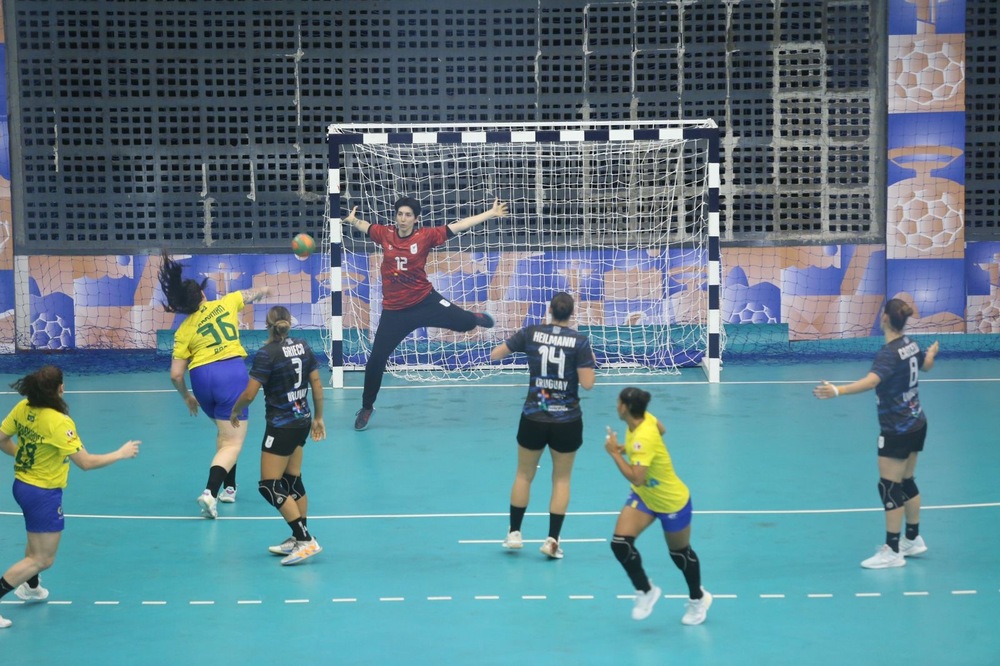 Prefeito de Niterói comparece à estreia do Brasil no Sul-Centro Americano de Handebol Feminino