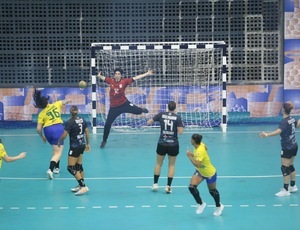 Prefeito de Niterói comparece à estreia do Brasil no Sul-Centro Americano de Handebol Feminino