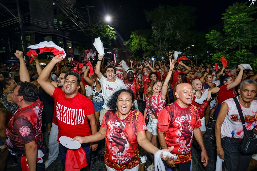 Acadêmicos do Salgueiro realiza primeiro ensaio de rua nesta quinta-feira (28)