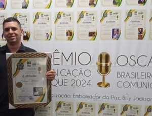 Escritor e poeta Thiago Winner premiado no 