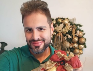 Bernardo Langlott  prepara sua casa para o Natal e revela sonhos para 2025: 