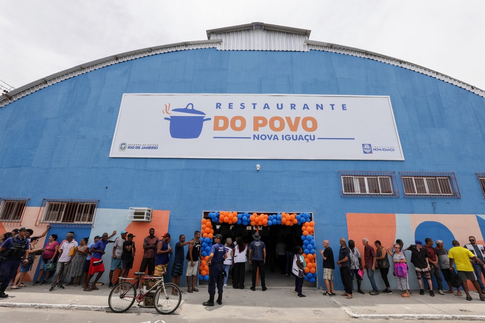 Cláudio Castro inaugura Restaurante do Povo em Nova Iguaçu