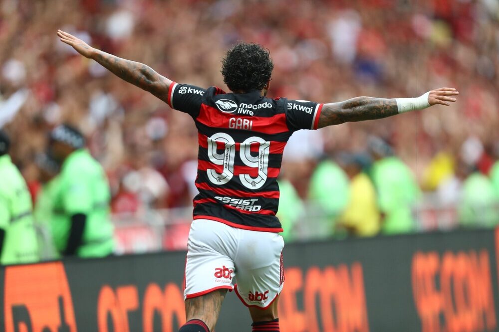 Gabigol se despede balançando as redes e Flamengo empata com o Vitória