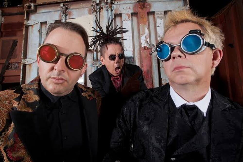 Information Society e Kon Kan na Arena Bangú.