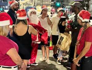 Ação Solidária de Voluntários Transforma o Natal no Minhocão, em São Paulo