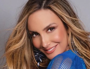 Denunciada ao MP, Claudia Leitte volta a alterar letra de música para não saudar Iemanjá