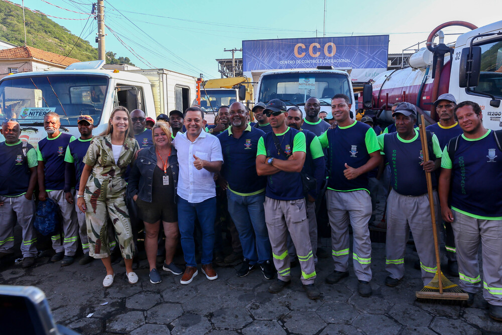 Rodrigo Neves iniciou, nesta quinta-feira (2), força-tarefa para limpeza e retirada de fios em Niterói