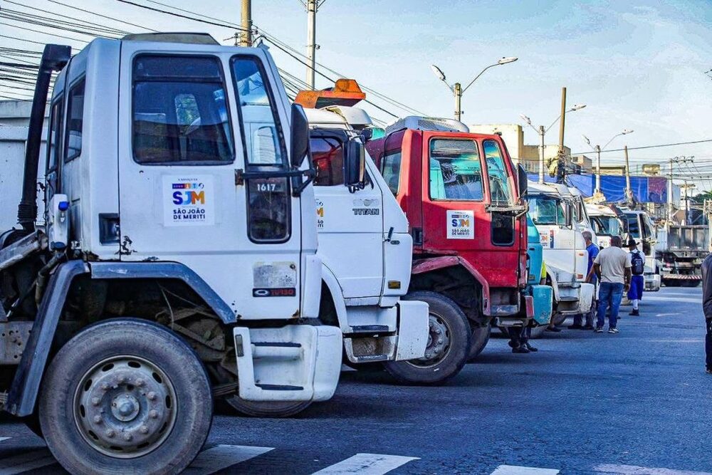 Coleta de lixo em São João de Meriti: Mudou a prefeitura, mas o cheiro continua o mesmo!