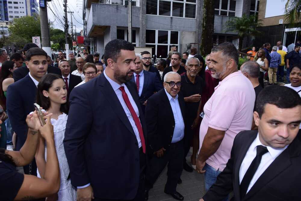 Leonardo Vasconcellos assume a Prefeitura de Teresópolis e anuncia redução do preço da passagem de ônibus e tarifa zero aos domingos