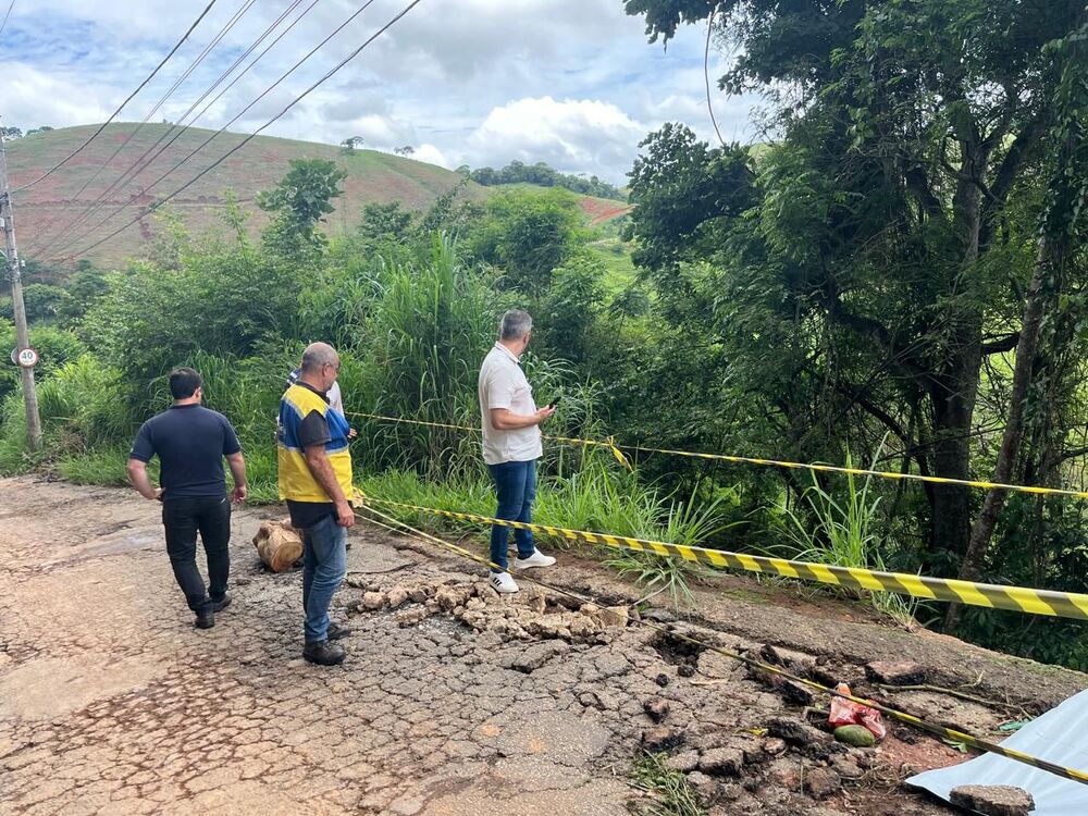 Equipamentos do Governo do Estado estão sendo enviados aos municípios de Macuco, Santo Antônio de Pádua, Cordeiro e Cantagalo, atingidos pela forte chuva