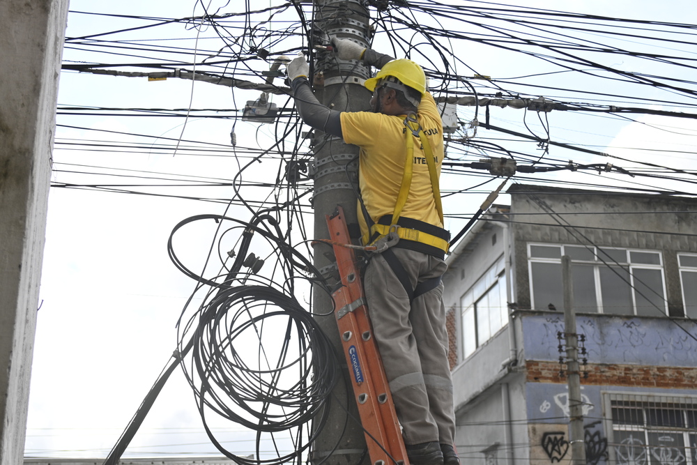 Prefeitura de Niterói avança com Operação Caça-Fios e Programa Cidade Limpa no Fonseca