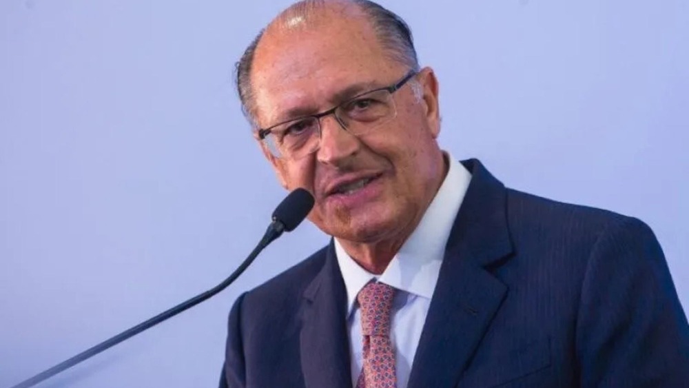 Possível saída de Múcio da Defesa coloca Alckmin como favorito para a pasta