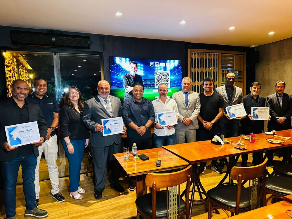 Renê Simões, Robson Caetano, Gladstone Felippo, Fábio Campo e Genessi Rodrigues recebem o Título de Sócio Benemérito da ANB, durante reunião da ANB Premium