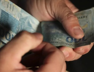 Dólar hoje cai forte e bate R$ 5,92 com falta de medidas comerciais concretas dos EUA