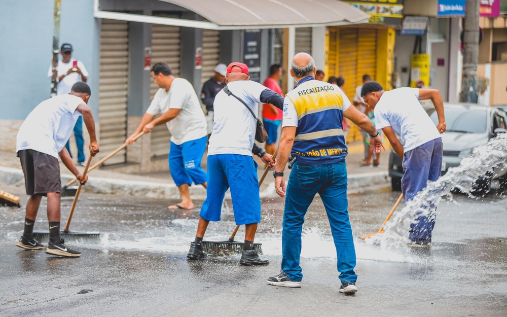 Prefeitura de São João de Meriti inicia ação de limpeza das feiras livres