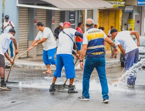 Prefeitura de São João de Meriti inicia ação de limpeza das feiras livres