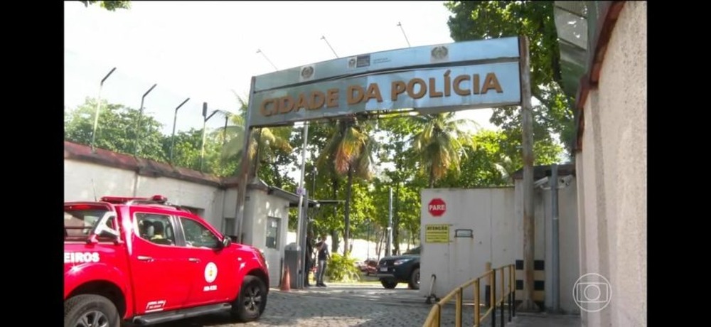 Roubo de cabos provoca apagão no maior complexo policial do Rio, deixando autoridades tão perdidas quanto barata tonta