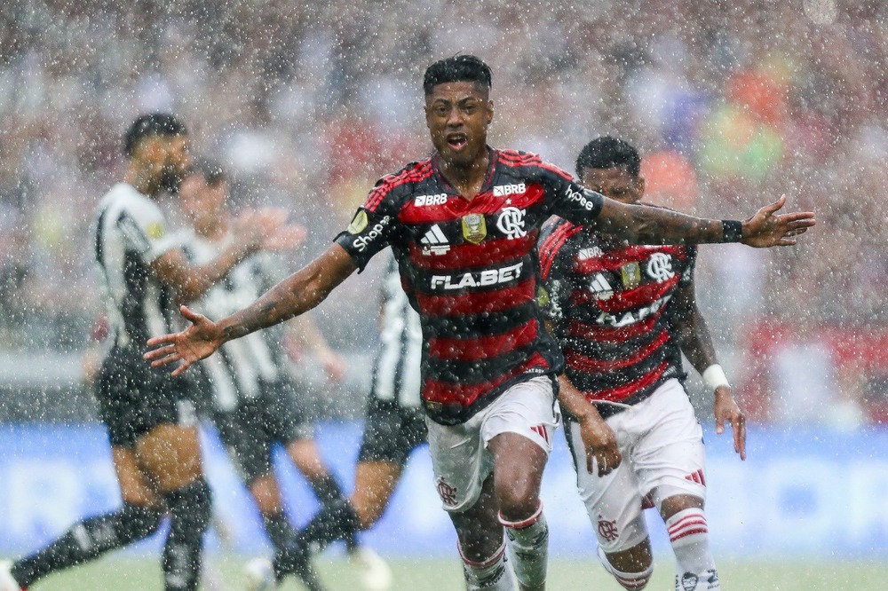 Sob dilúvio e gols em Belém, Flamengo conquista tricampeonato da Supercopa do Brasil