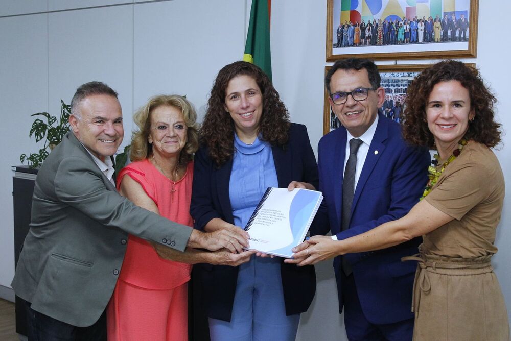 Em encontro com Esther Dweck, deputado Reimont defende aposentados da Caixa 