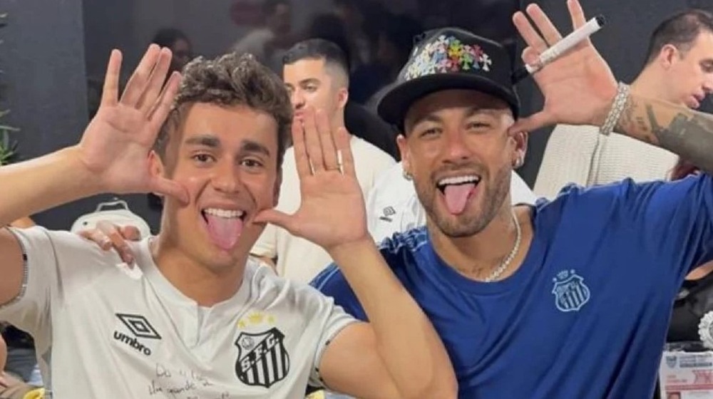 JOGADOR OU ACTIVISTA? Enquanto torcida cobra futebol, Neymar faz hora extra com Nikolas Ferreira e Pablo Marçal 