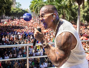 Com Léo Santana, Bloco da Gold atraiu 200 mil pessoas ao Centro da cidade, abrindo o terceiro final de semana do Carnaval de Rua do Rio