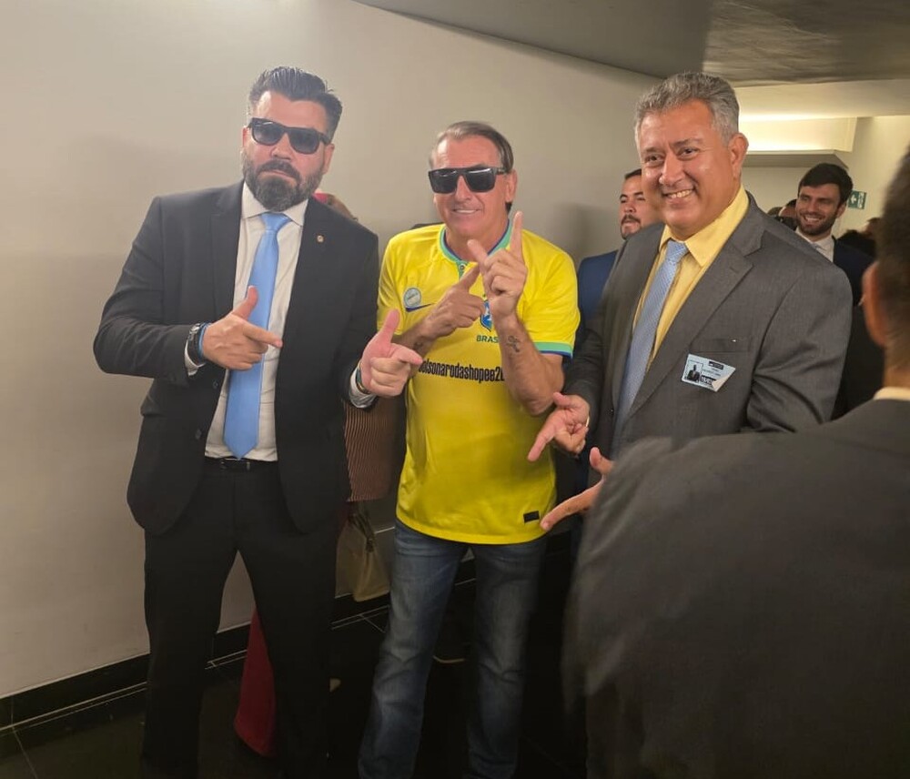 'Mito, Mito, Mito!' ecoou pelos salões da Câmara com participação de Sósia de Bolsonaro em manifestação contra indiciamento na Câmara dos Deputados