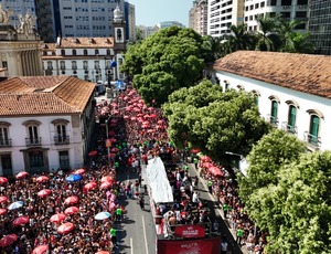 Bloco da Favorita atrai cerca de 50 mil foliões no Centro do Rio com estrelas do funk e do rap