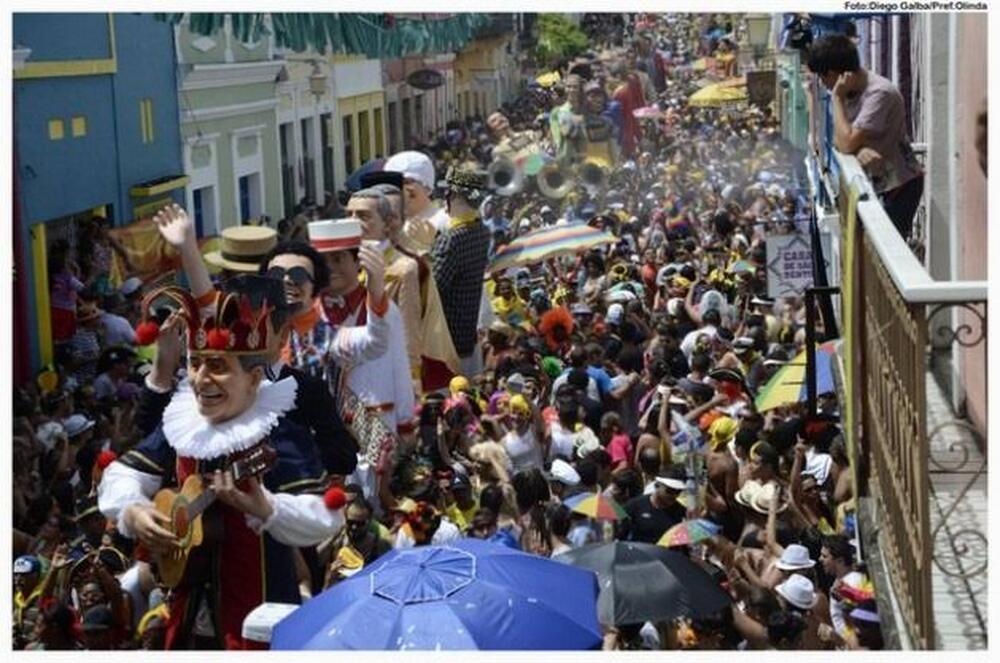 Carnaval: Alegria Resiliente do Povo Brasileiro