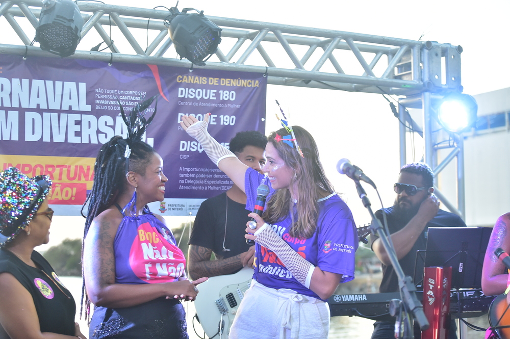 Bloco 'Não é Não' canta marchinha contra o assédio sexual a mulheres no Carnaval