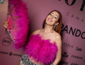 Camila Pudim Leva sua Influência Digital para o Camarote Rio Praia no Carnaval Carioca